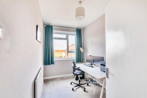 72 Albert Carr Gardens, London, SW16 3HF