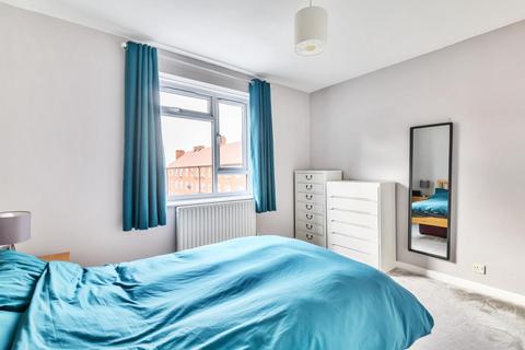72 Albert Carr Gardens, London, SW16 3HF