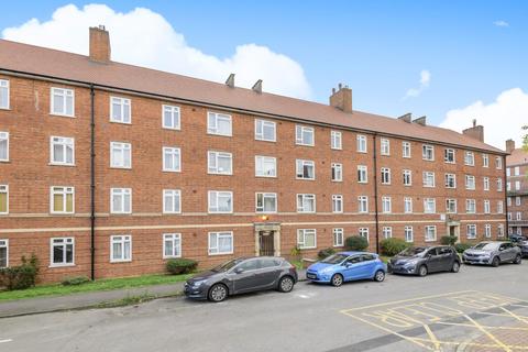 72 Albert Carr Gardens, London, SW16 3HF