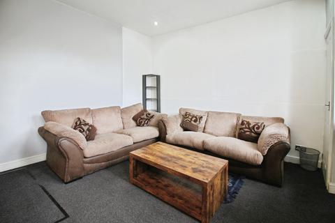 BILLS INCLUDED - Stanmore Hill, Burley, Leeds, LS4