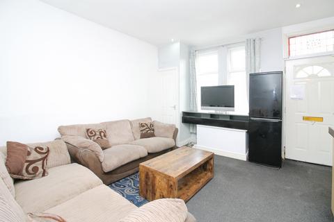 3 bedroom terraced house to rent, BILLS INCLUDED - Stanmore Hill, Burley, Leeds, LS4