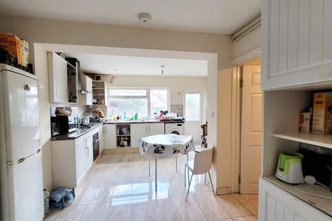 1 bedroom in a house share to rent - Lansbury Avenue , Edmonton, London N18