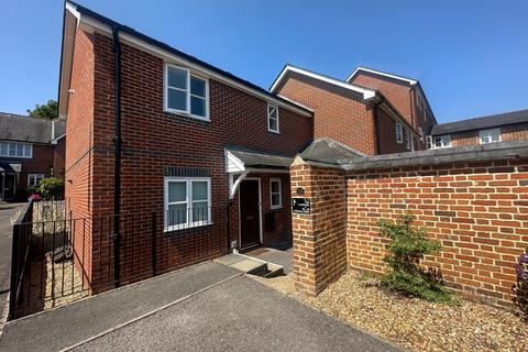 1 bedroom ground floor maisonette to rent, Cardinal Mews, Vestry Close, Andover