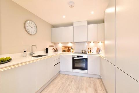 2 bedroom apartment for sale - Chalk Hill, Bushey, Hertfordshire, WD19