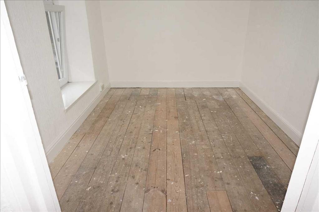 Back bedroom 2 :