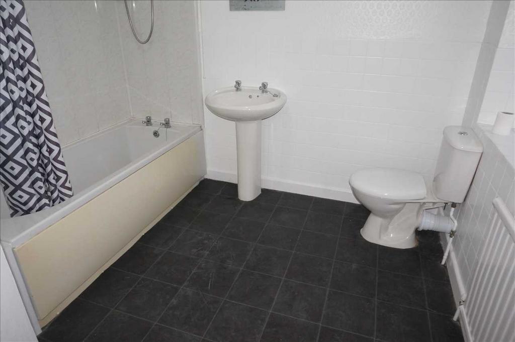 Family bathroom :