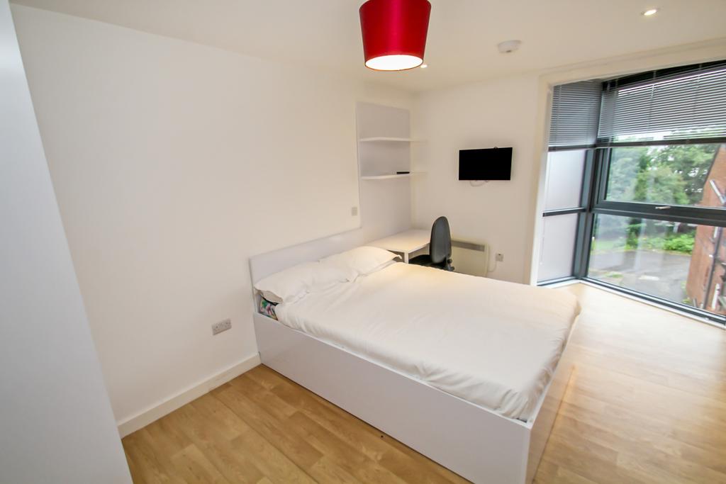 BILLS INCLUDED The Pavilion... Studio to rent £825 pcm (£190 pw)