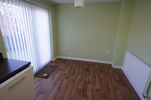 3 bedroom semi-detached house to rent, Greenacres Close, Killingworth, NE12