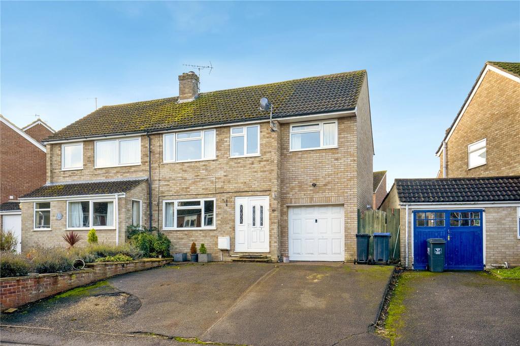 Barrow Close, Marlborough, Wiltshire, SN8 4 bed semidetached house for