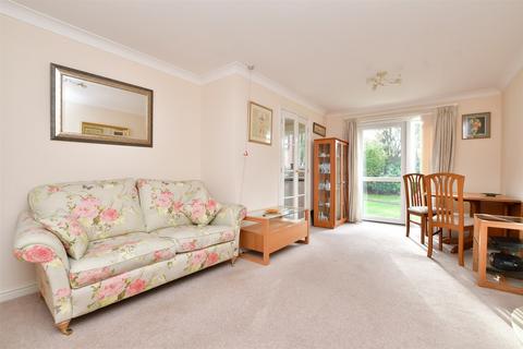 1 bedroom ground floor flat for sale, Massetts Road, Horley, Surrey