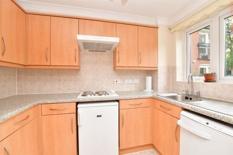 1 bedroom ground floor flat for sale, Massetts Road, Horley, Surrey