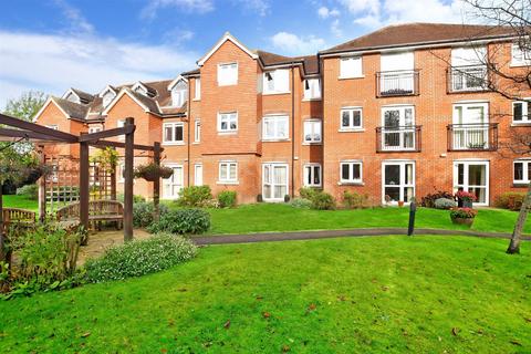 1 bedroom ground floor flat for sale, Massetts Road, Horley, Surrey