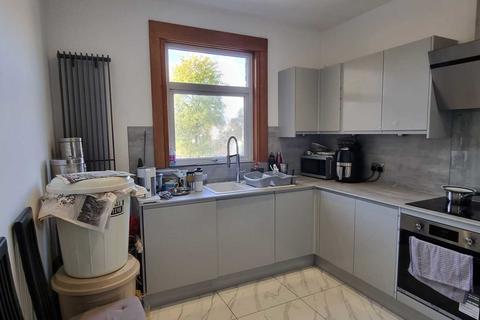 2 bedroom maisonette to rent - South Ealing Road
