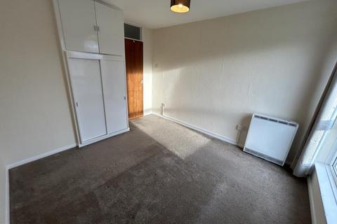 2 bedroom flat to rent, Portland Court. Barnstaple, Devon, EX32 9HF