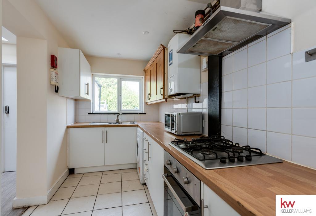 Cricket Road, Oxford 6 bed semidetached house £3,600 pcm (£831 pw)