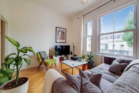 2 bedroom apartment to rent, Saint John's Hill, London, SW11