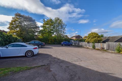 3 bedroom terraced house to rent, Burton Close, Oadby, Leicester