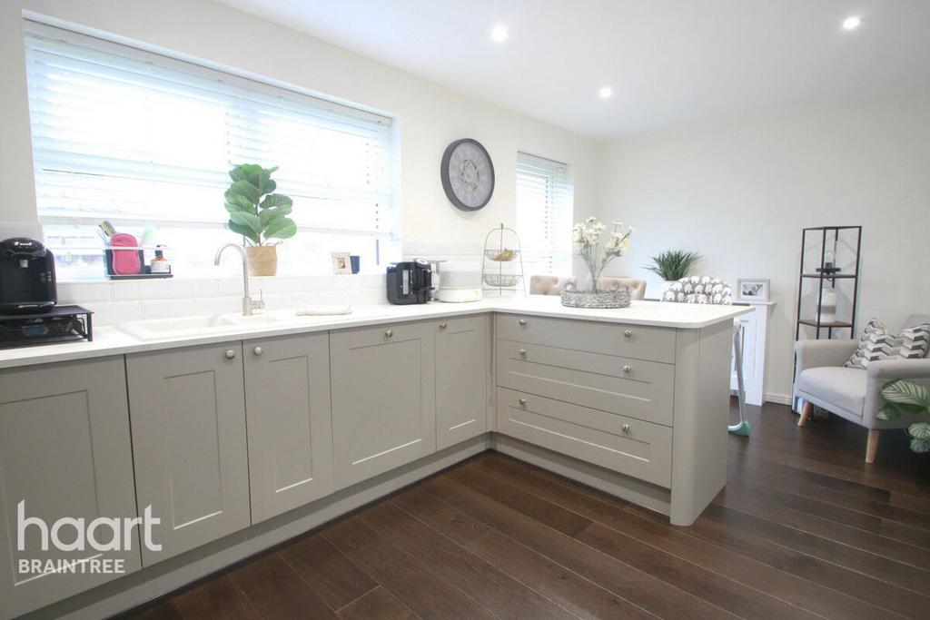Bridport Way, Braintree 4 bed detached house for sale £450,000