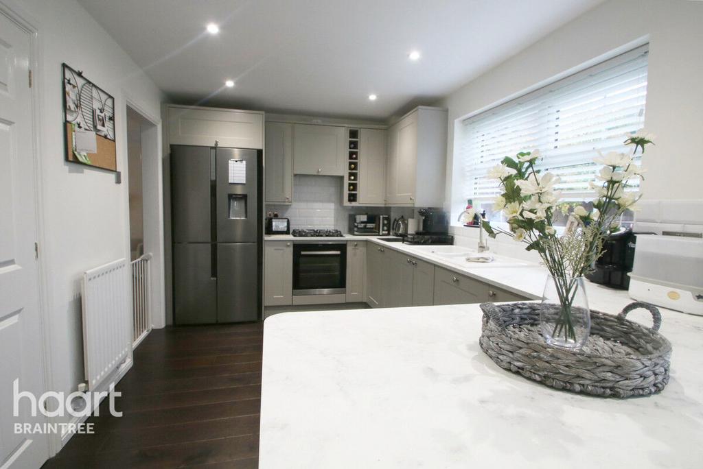 Bridport Way, Braintree 4 bed detached house for sale £450,000