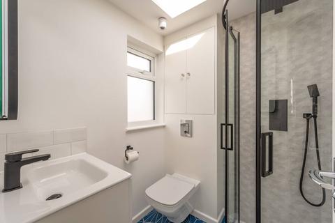 16 Huntingdon Gardens, Worcester Park, KT4 8TF