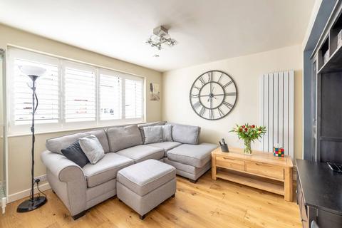16 Huntingdon Gardens, Worcester Park, KT4 8TF