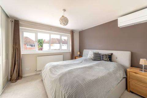 16 Huntingdon Gardens, Worcester Park, KT4 8TF