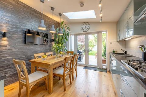 16 Huntingdon Gardens, Worcester Park, KT4 8TF