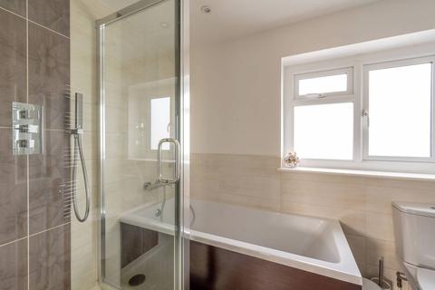 16 Huntingdon Gardens, Worcester Park, KT4 8TF