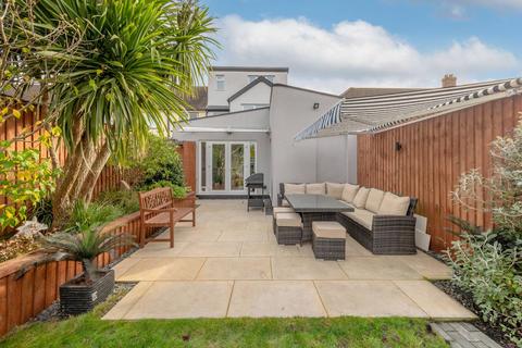 16 Huntingdon Gardens, Worcester Park, KT4 8TF