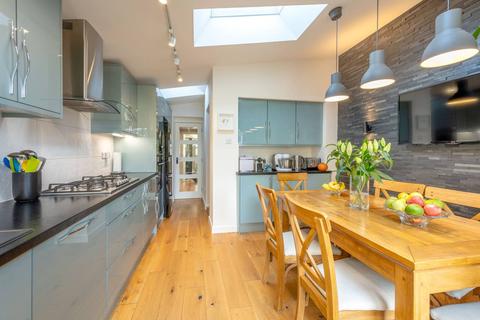 16 Huntingdon Gardens, Worcester Park, KT4 8TF