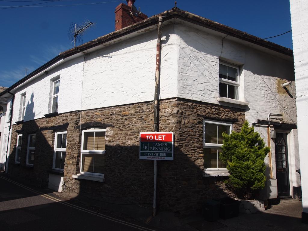 North Street, Braunton EX33 2 bed terraced house £700 pcm (£162 pw)