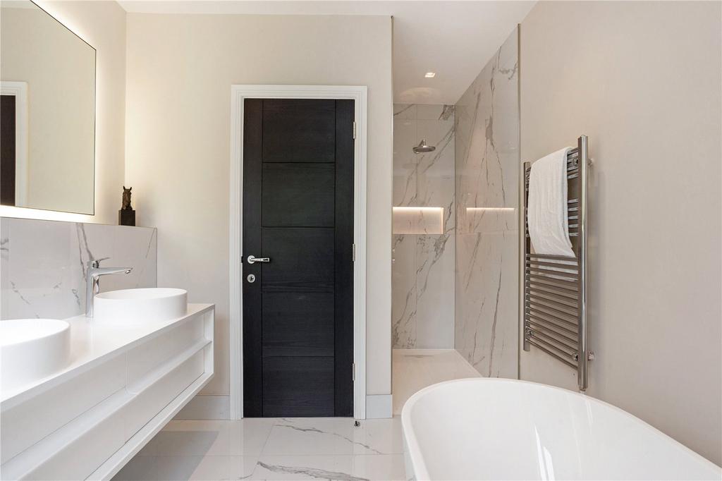 Bed 1 En Suite
