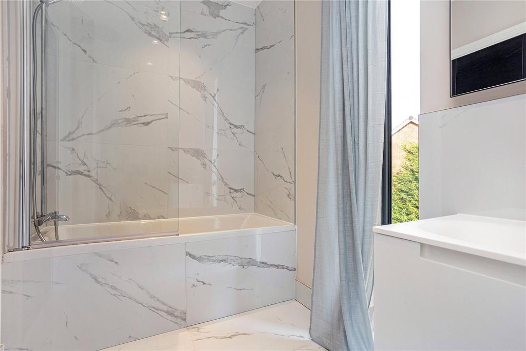 Bed 2 En Suite