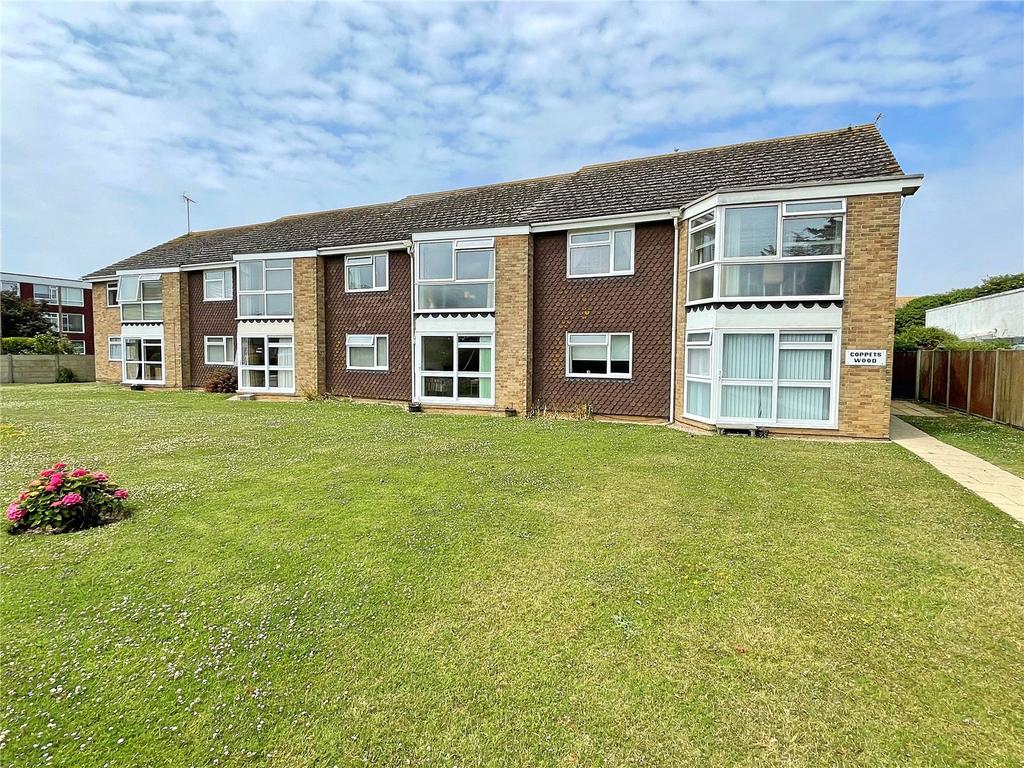 Coppets Wood, Fontwell Close, Rustington, Littlehampton, BN16 2 bed