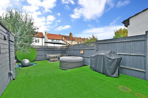17 Lodge Road, Wallington, SM6 0TZ