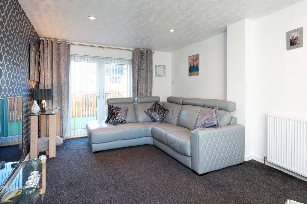 60 Finch Place, Johnstone, PA5 0RN 3 bed terraced house £140,000