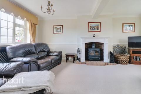 4 bedroom detached house for sale, Rayleigh Avenue, Leigh-On-Sea