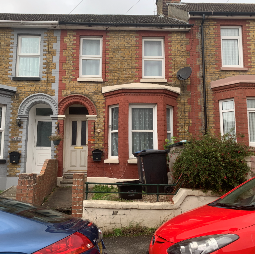 Kitchener Road, Dover 2 bed terraced house £850 pcm (£196 pw)