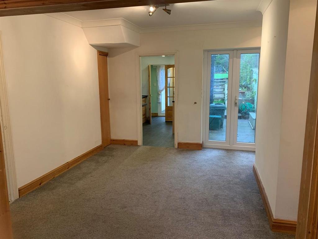Kitchener Road, Dover 2 bed terraced house £850 pcm (£196 pw)