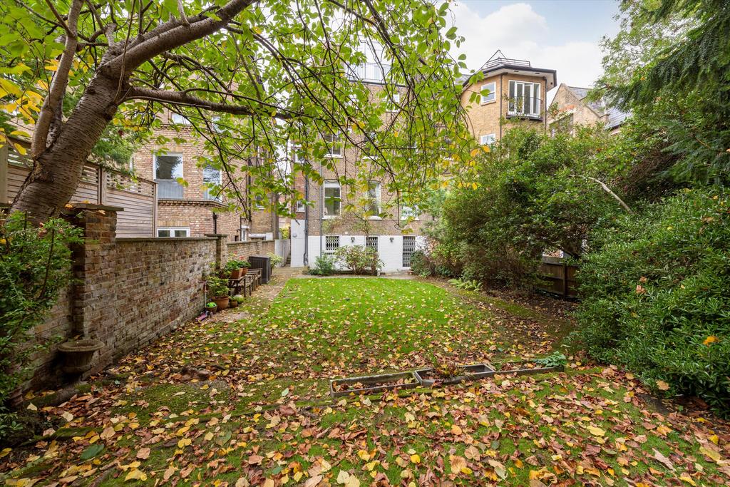 Fitzjohns Avenue, Hampstead, NW3 2 bed flat £900,000