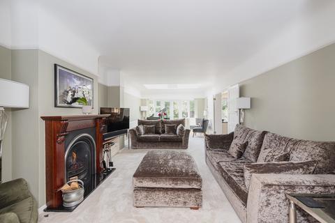 125 Overdale, Ashtead, KT21 1PZ