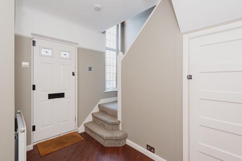 125 Overdale, Ashtead, KT21 1PZ