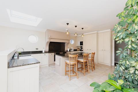 125 Overdale, Ashtead, KT21 1PZ