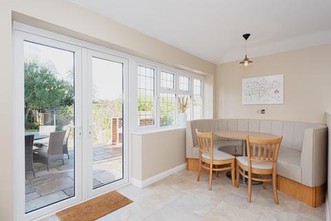 125 Overdale, Ashtead, KT21 1PZ