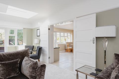 125 Overdale, Ashtead, KT21 1PZ