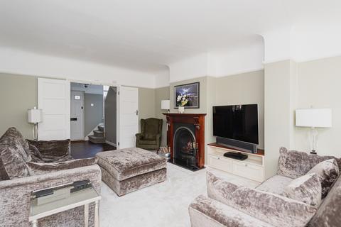 125 Overdale, Ashtead, KT21 1PZ