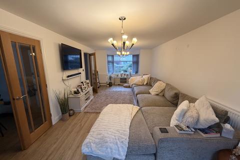3 bedroom detached house to rent, Rodney Road, Solihull B92