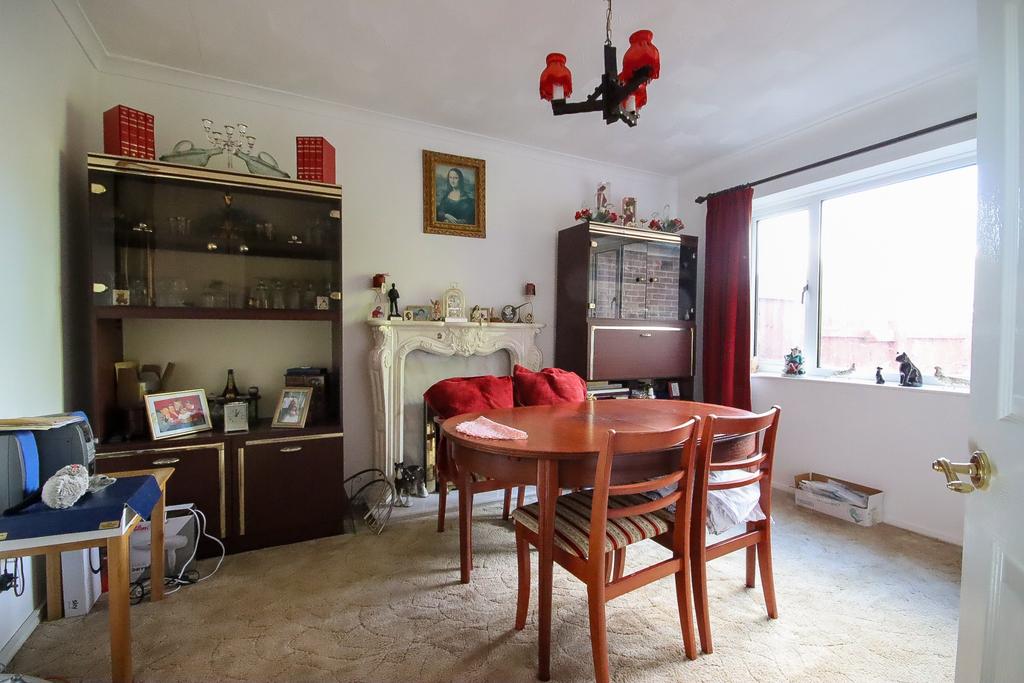 Headington Road, Maidenhead 3 bed semidetached bungalow £475,000