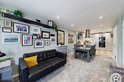 25 Berryknowes Drive, Glasgow, G52 2DZ
