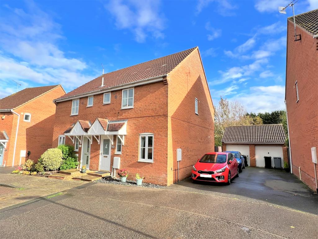 Cavendish Way, Sunningdale, Grantham, NG31 3 bed semidetached house